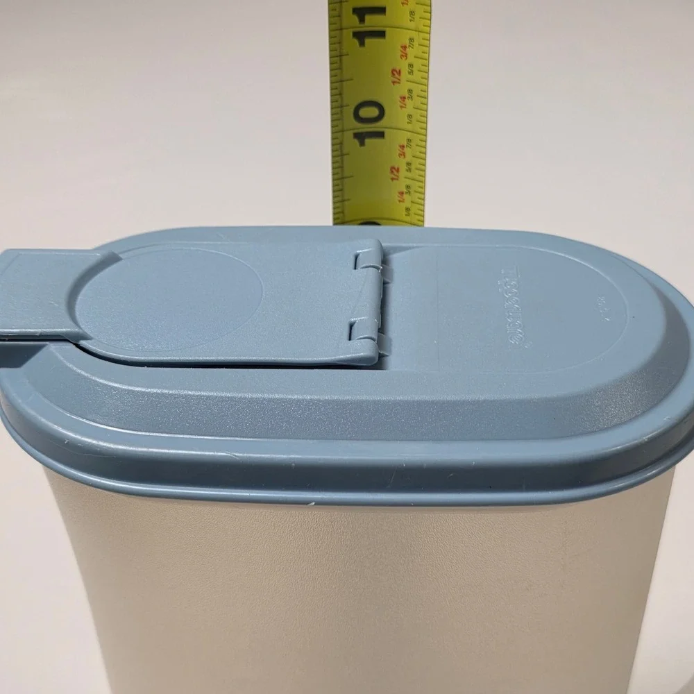 Tupperware Slimline Pitcher 2 Qt‎ Blue Frosted Flip Top Lid 2009B-1 MADE IN USA